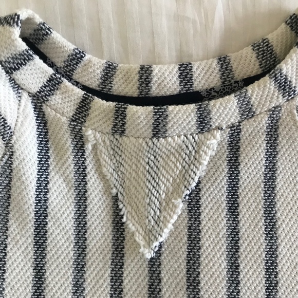 Dolan Left Coast Collection Anthropologie Cropped Sweatshirt Size XS - Picture 6 of 6